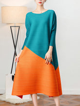 Original Contrast Color Split-Joint Round-Neck Pleated Midi Dress
