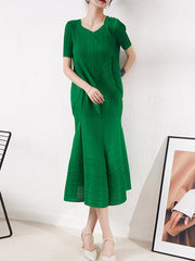 Pleated Solid Color High Waisted Loose Round-Neck Midi Dresses