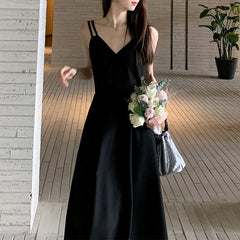 Black V-neck Suspender Skirt Dress Women's New Senior Sense Temperament Closed Waist Long Skirt Design Sense Skirt 2024 Spring