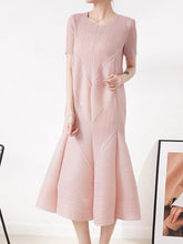 High Waisted Loose Pleated Solid Color Round-Neck Midi Dresses