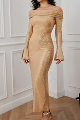 Schulterfreies Maxikleid mit Glockenärmeln und Pailletten 