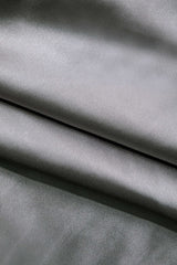 Rückenfreies Neckholder-Maxikleid aus Satin mit V-Ausschnitt und Rüschen und Schleife 