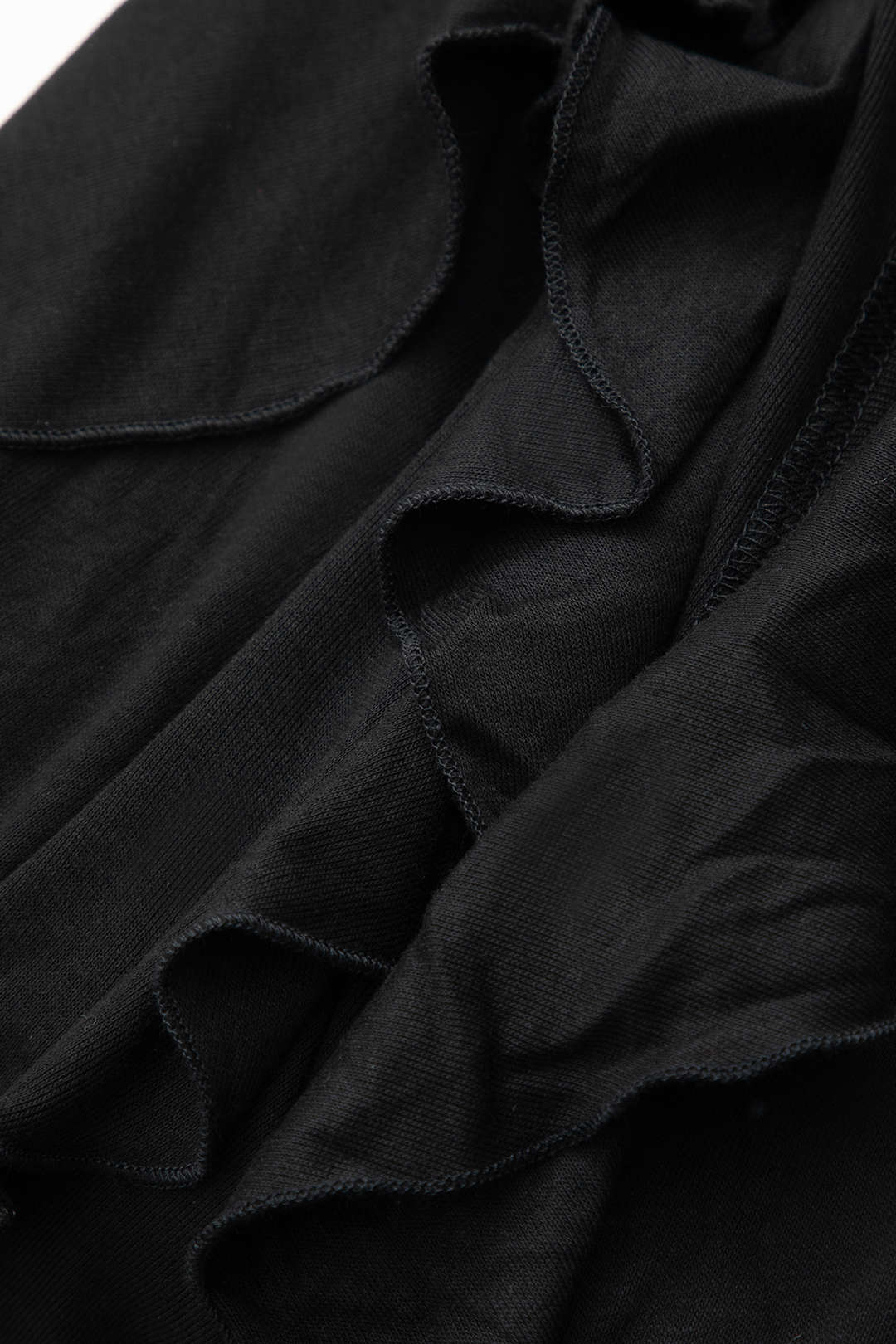 Schulterfreies Maxikleid mit Schlitz und Rüschenbesatz 
