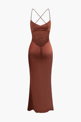 Rückenfreies Maxikleid aus Satin mit Schleife 