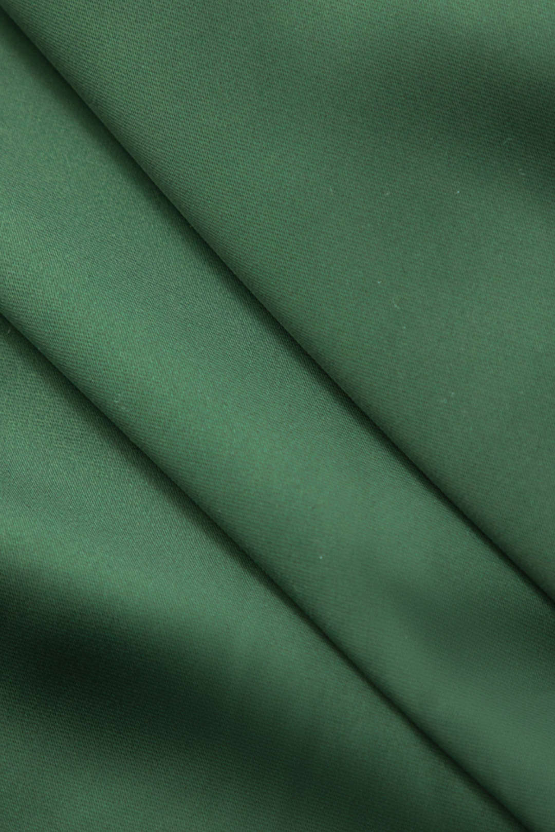 Langärmlige Satinbluse mit Knöpfen 