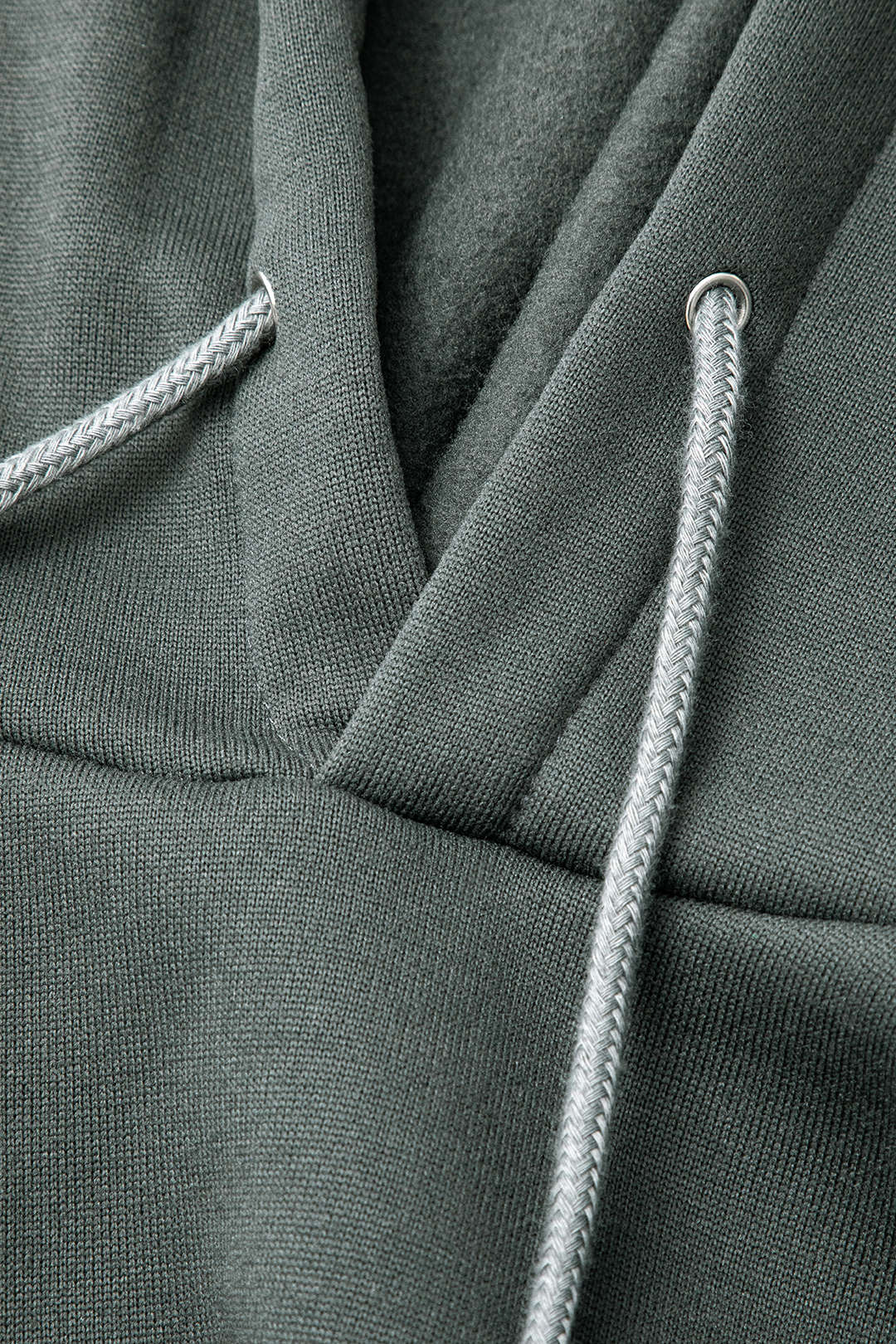Einfarbiges Set mit Kapuzenpullover und Jogginghose 