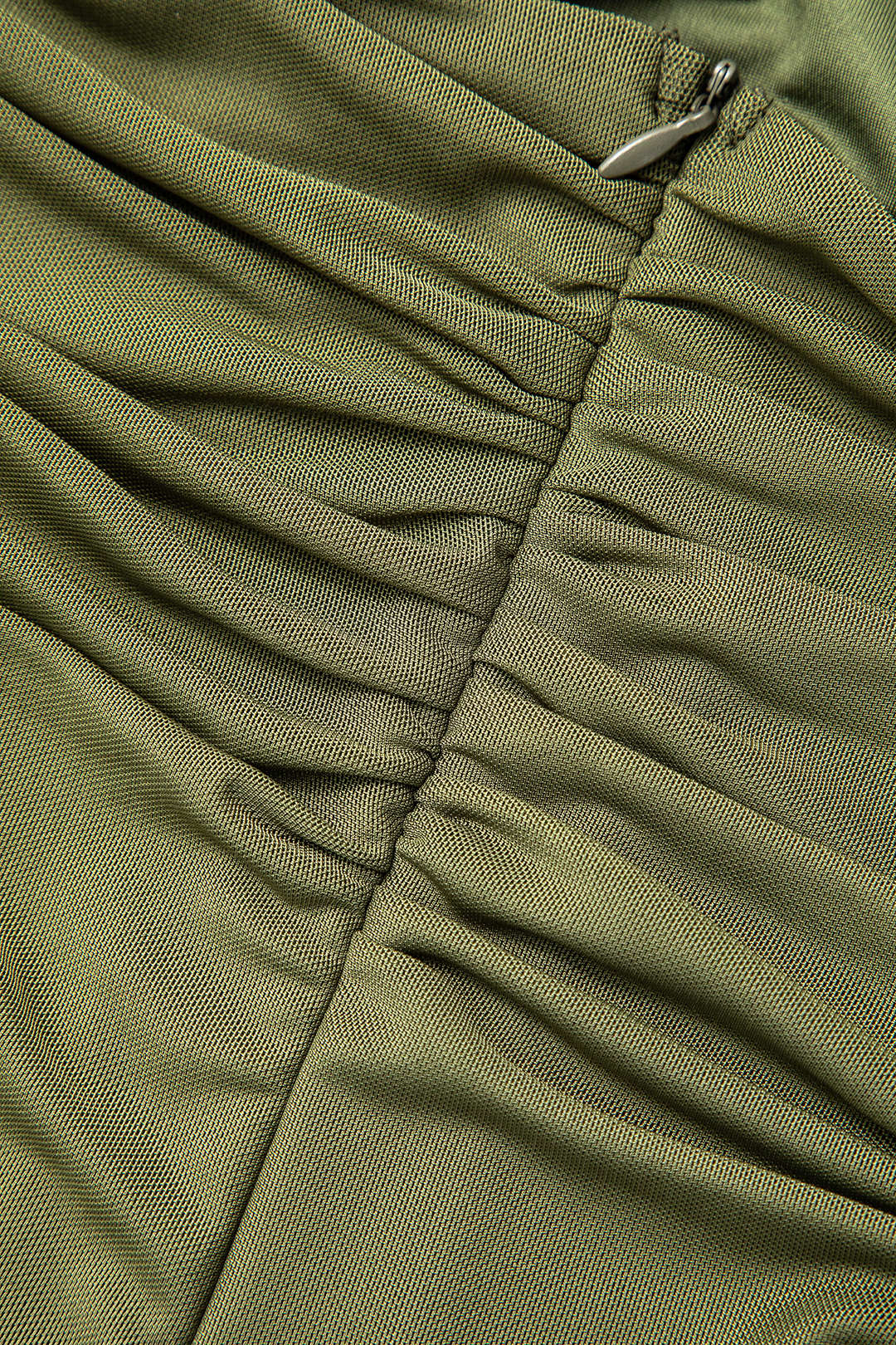 Rückenfreies Midikleid mit Rüschensaum und Rüschen 