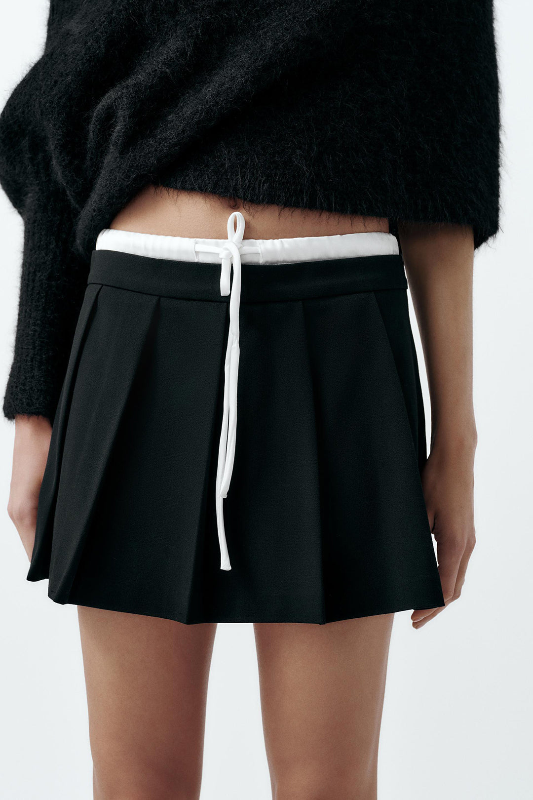 Contrast Drawstring Waist Pleated Shorts