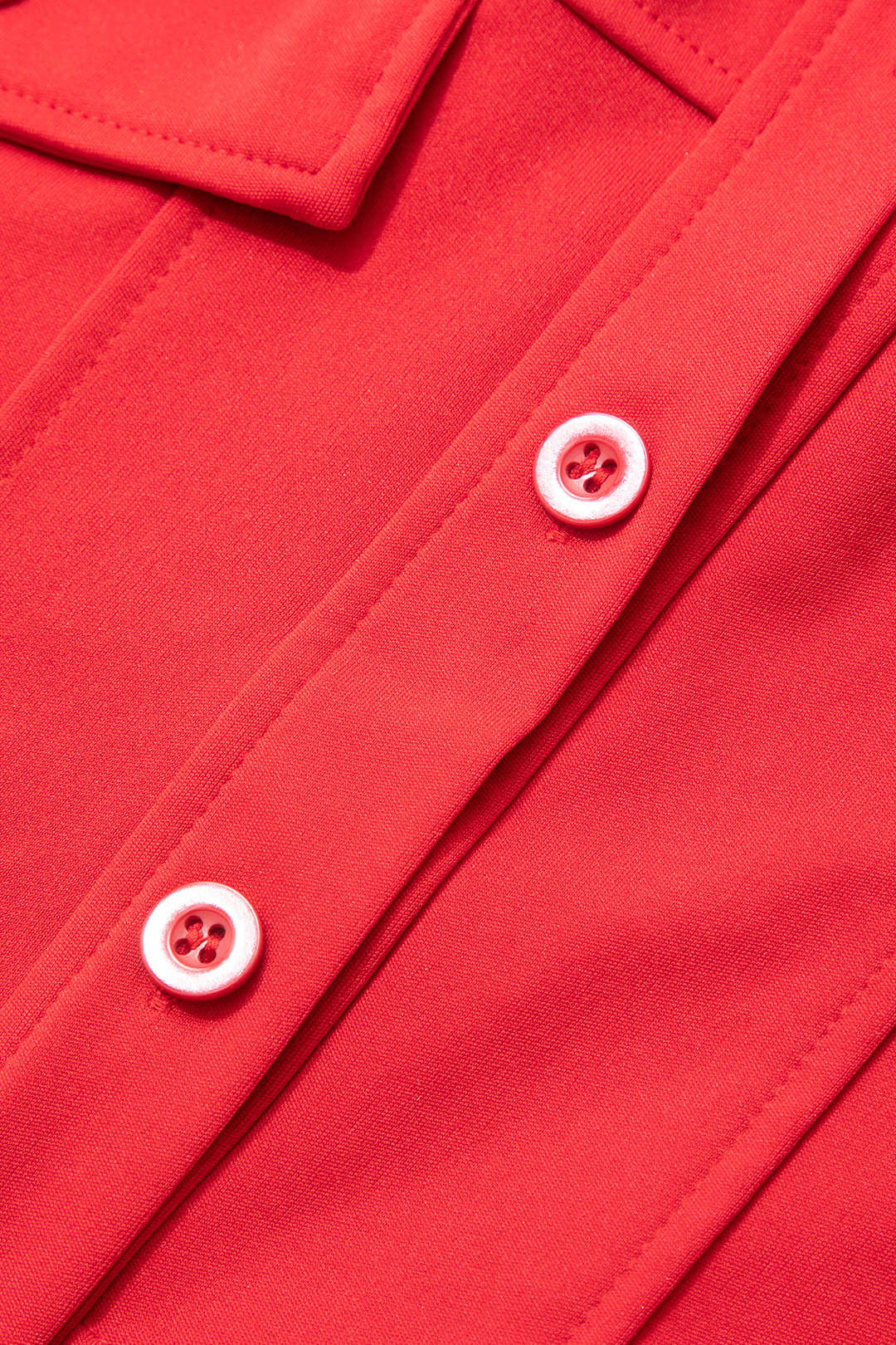 Set aus kurzärmligem Crop-Shirt und Minirock 