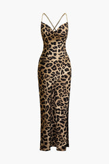 Maxikleid mit Leopardenmuster, gekreuzten Ketten, Wasserfallausschnitt und Schlitz 