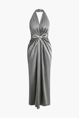 Rückenfreies Neckholder-Maxikleid aus Satin mit V-Ausschnitt und Rüschen und Schleife 