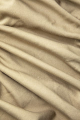 Gerüschtes, schulterfreies Midikleid 