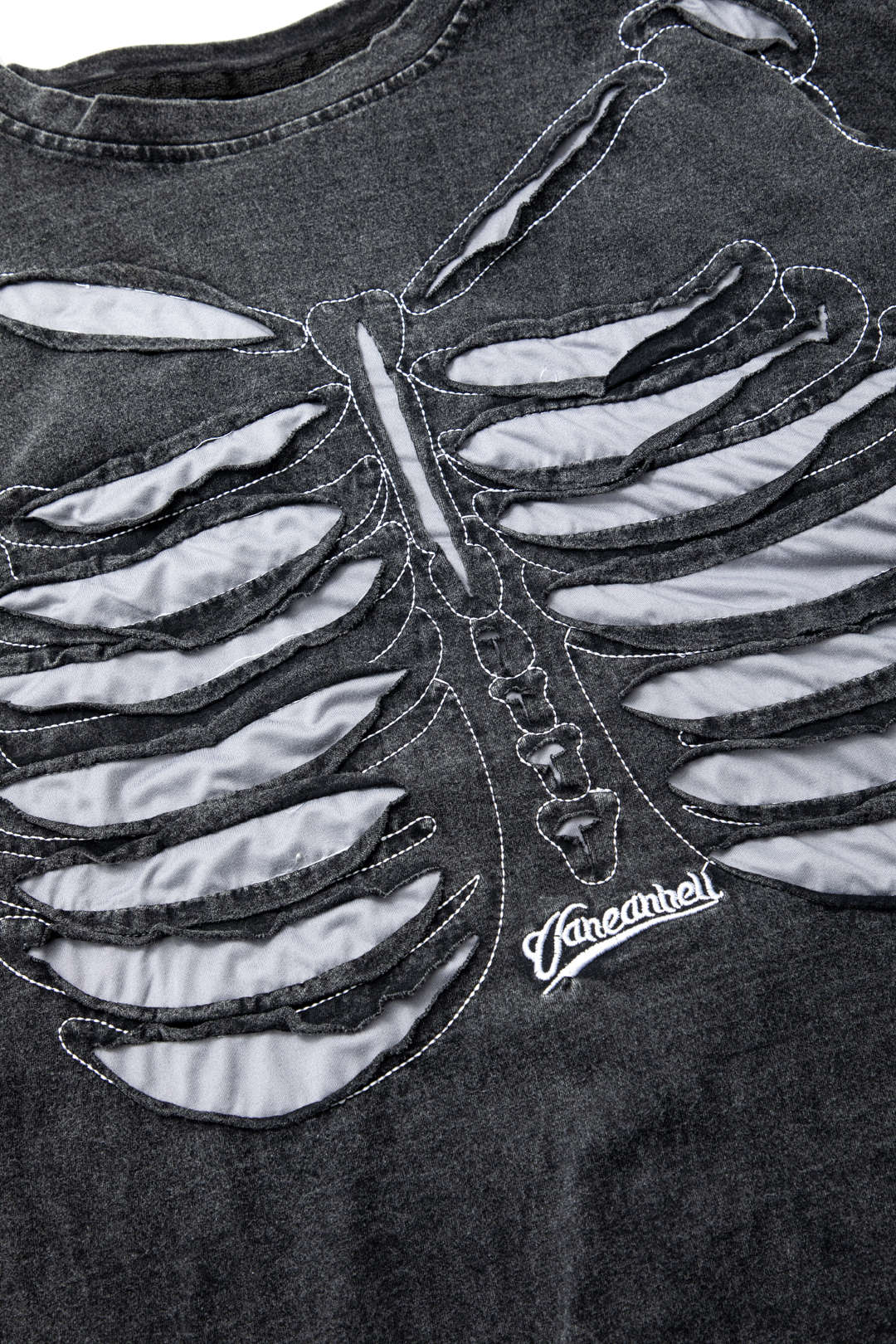 T-Shirt im Used-Look mit Rundhalsausschnitt und Skelett-Design 