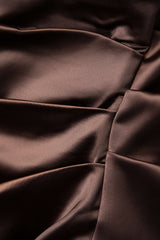 Trägerloses Minikleid aus Satin mit gerüschter Vorderseite 