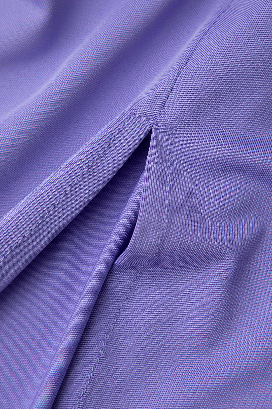 Ärmelloses Maxikleid mit Kapuze und Schlitz auf der Rückseite 