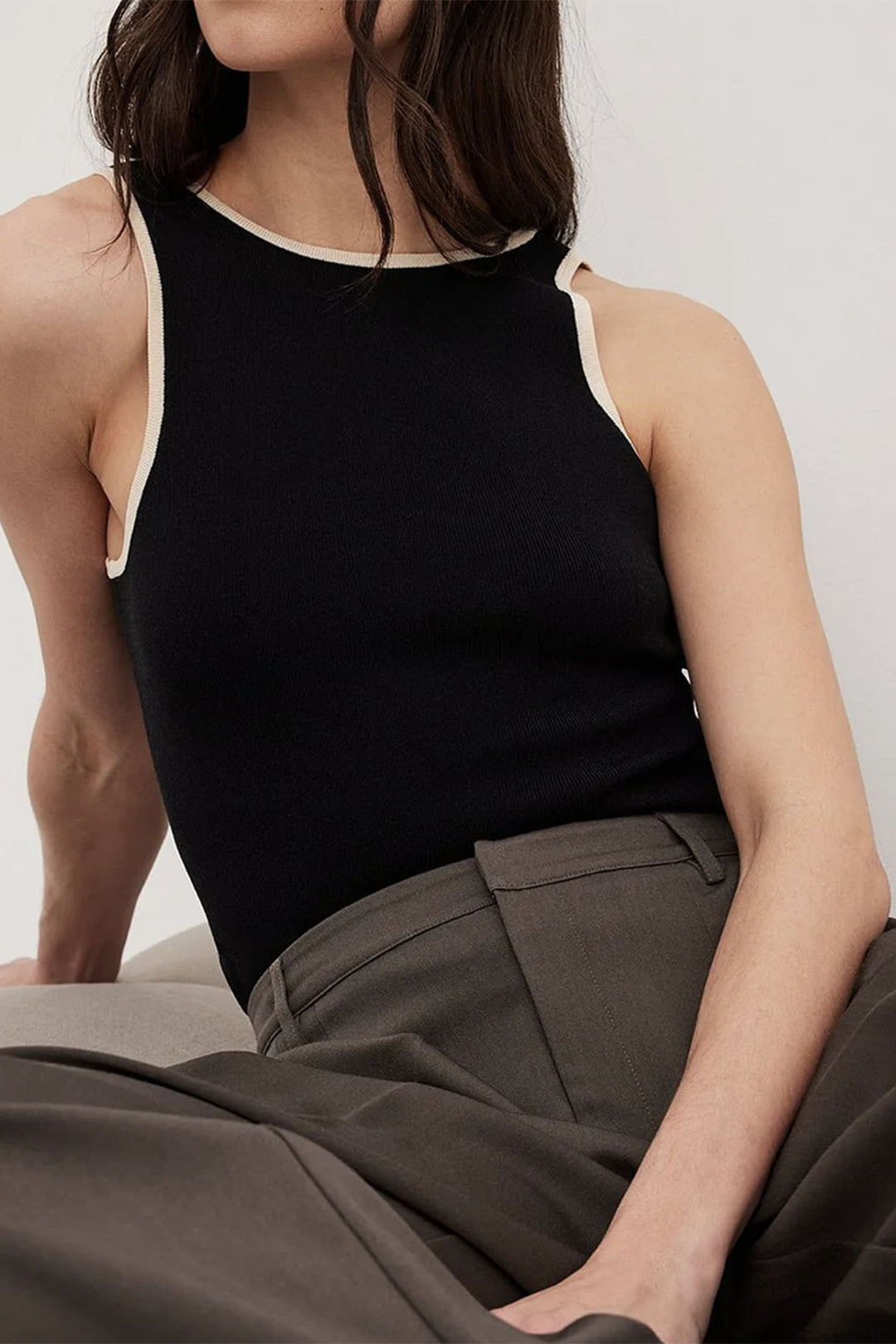 Contrast Binding Round Neck Tank Top