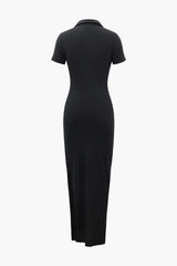Einfarbiges Maxikleid mit geripptem Kragen, kurzen Ärmeln und Knopfleiste 