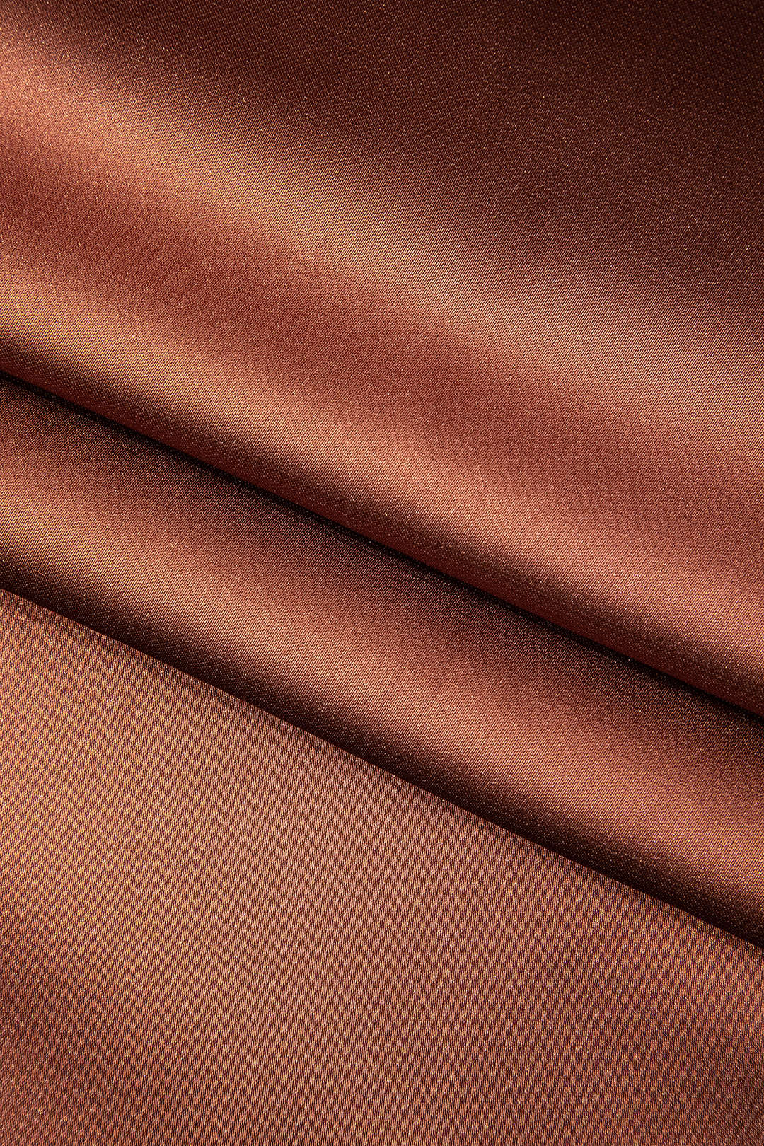Rückenfreies Maxikleid aus Satin mit Schleife 