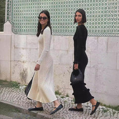 Outfit-Inspiration: Enges Strickkleid mit Rüschen, langer Rock, Herbst und Winter 2025, Kontrastfarben, Nähte, elegantes Retro-Kleid