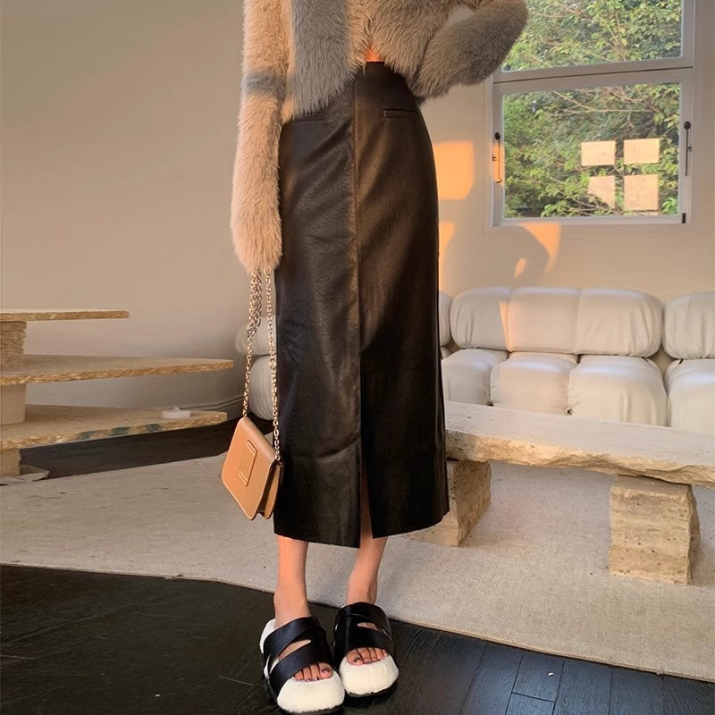 Mode-Outfits Brauner Lederrock für Damen 2024 Neuer Frühlings- und Herbstrock Mittellanger High-End-Sense Royal Sister A-Linien-Hüftrock Split-Rock