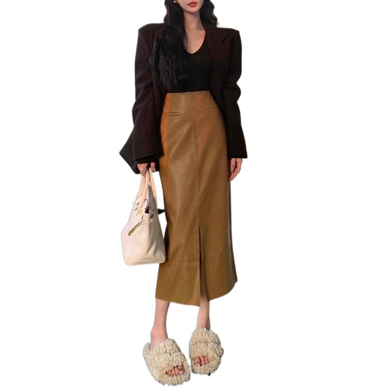 Mode-Outfits Brauner Lederrock für Damen 2024 Neuer Frühlings- und Herbstrock Mittellanger High-End-Sense Royal Sister A-Linien-Hüftrock Split-Rock