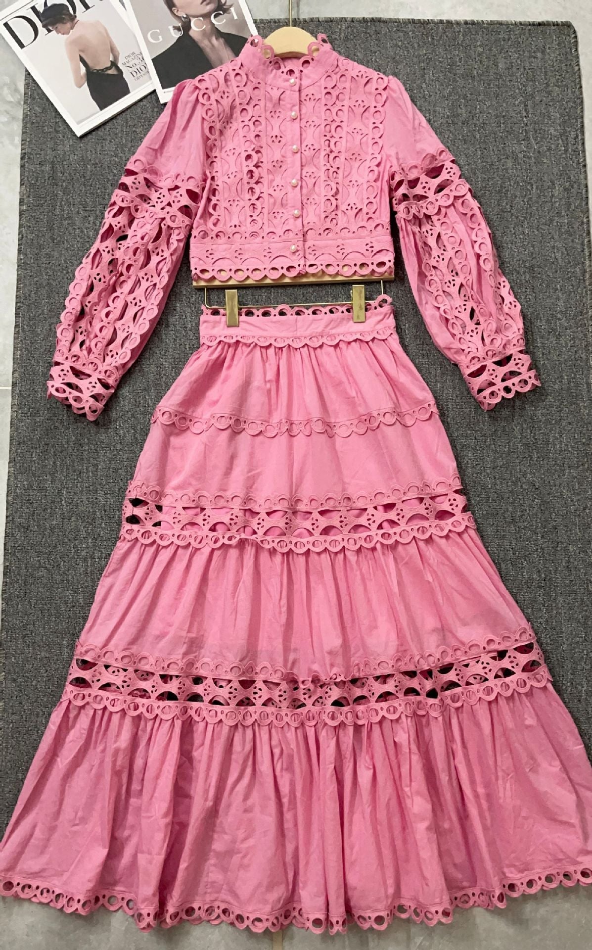 Kirchenoutfit 2024 Stil Frühling Neue elegante Mode Hohl Einreihiges Oberteil + Rockanzug