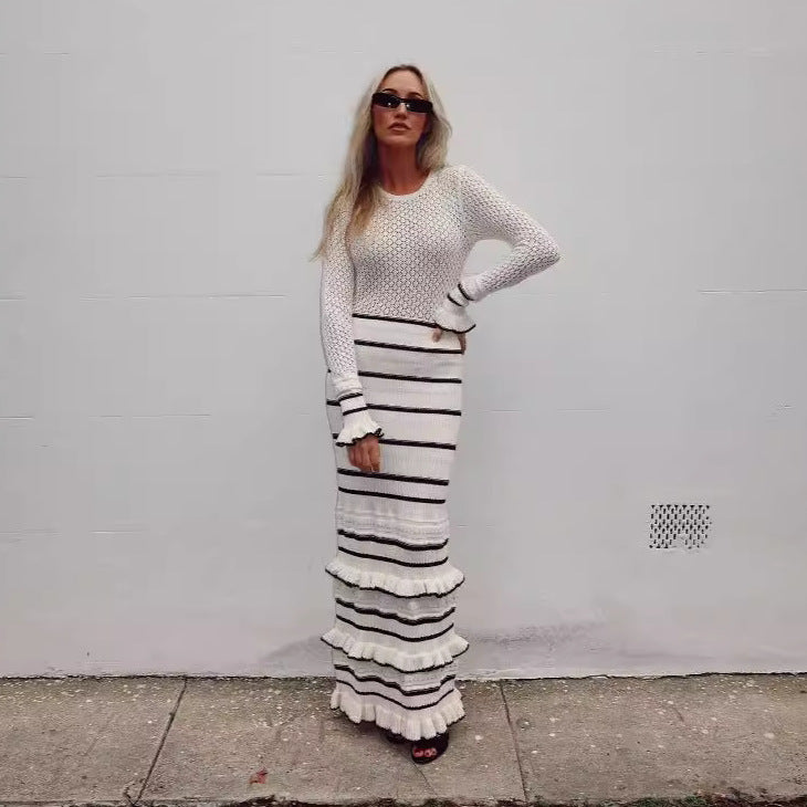 Outfit-Inspiration: Enges Strickkleid mit Rüschen, langer Rock, Herbst und Winter 2025, Kontrastfarben, Nähte, elegantes Retro-Kleid
