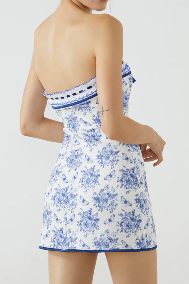 Kurzes Schlauchkleid mit Blumenmuster und Schmetterlingsbouquet