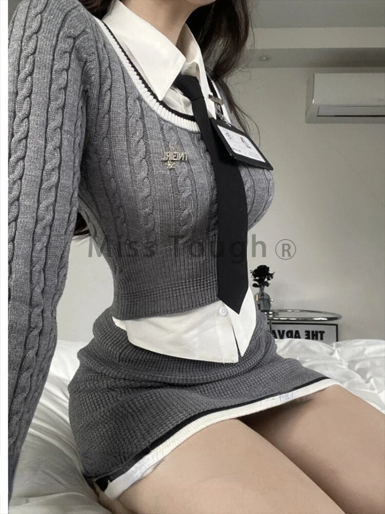Graues 3-teiliges Set im Preppy-Stil für Damen, koreanische Mode, gestrickter Minirock, lässige Bluse + warme Pullover + eleganter Rock