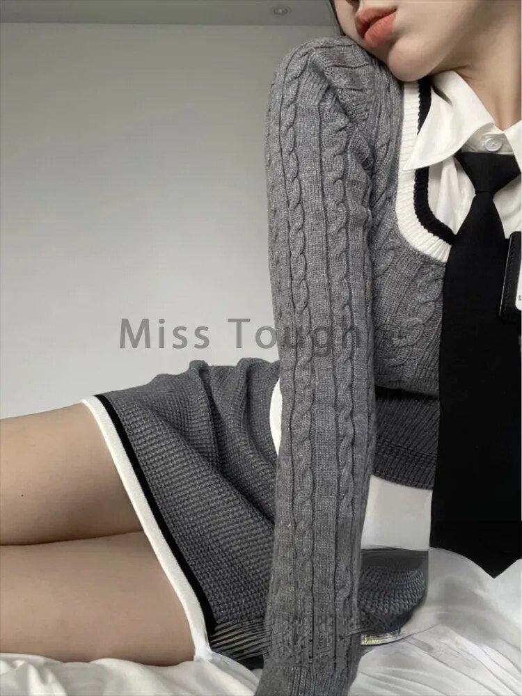 Graues 3-teiliges Set im Preppy-Stil für Damen, koreanische Mode, gestrickter Minirock, lässige Bluse + warme Pullover + eleganter Rock
