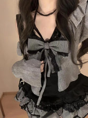 Graue Langarm-Strickjackenoberteile + süße schwarze Leibchenweste mit Spitzenschleife + geraffte Röcke mit hoher Taille, neue zweiteilige Herbstsets
