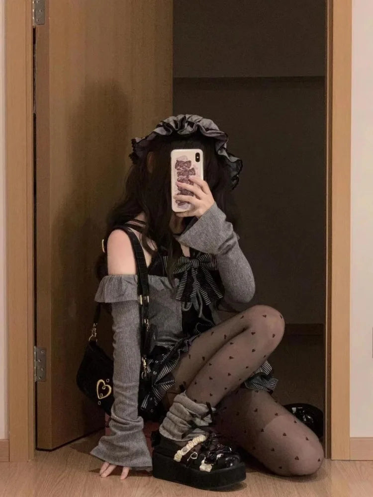 Graue Langarm-Strickjackenoberteile + süße schwarze Leibchenweste mit Spitzenschleife + geraffte Röcke mit hoher Taille, neue zweiteilige Herbstsets