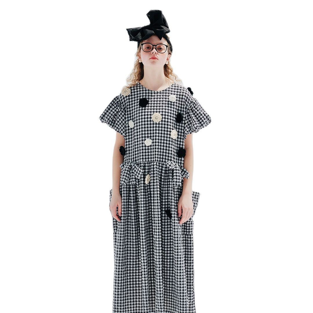 Original design schwarz und weiß plaid blume bestickt kleid A-linie rock kurzarm sommer frauen kleid
