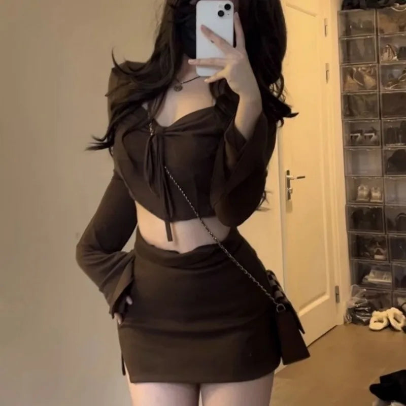 Mode Sexy Unregelmäßigen Geraffte Slim Fit Langarm Tops Frauen + Y2k Hohe Taille Bodycon Röcke 2024 Sommer Neue Zwei stück Sets