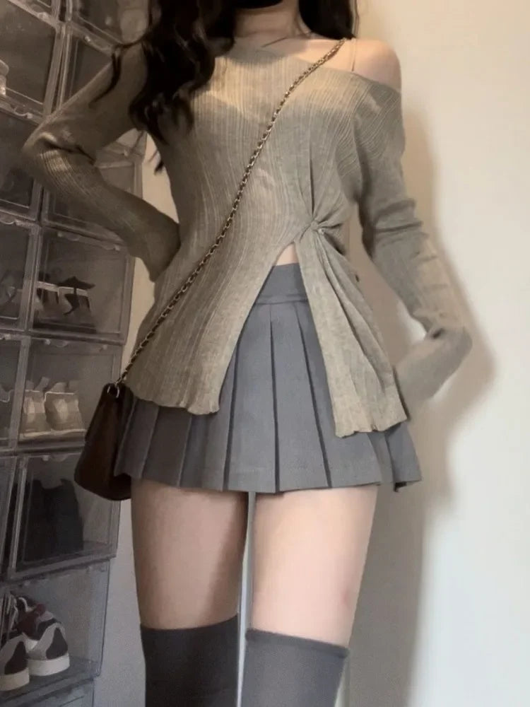 Koreanischer einfacher schulterfreier Slim Fit-Strickpullover + Y2k E-Girl-Röcke mit hoher Taille und gerafften Zweiteilern im Herbst 2024