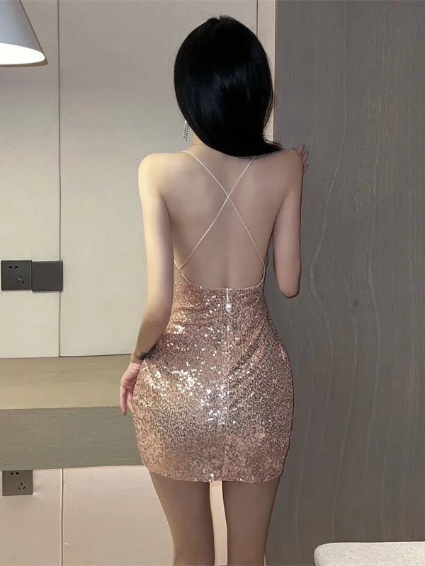 2025 Sommer Damen Neue Stil Temperament Sexy Spicy Girl Pailletten V-Ausschnitt Low Cut Strap Kreuz Unregelmäßigen Wrap Gesäß Kleid BW37