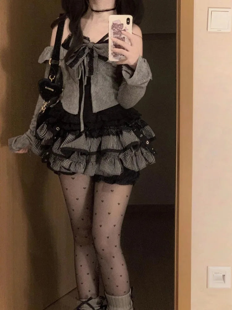 Graue Langarm-Strickjackenoberteile + süße schwarze Leibchenweste mit Spitzenschleife + geraffte Röcke mit hoher Taille, neue zweiteilige Herbstsets