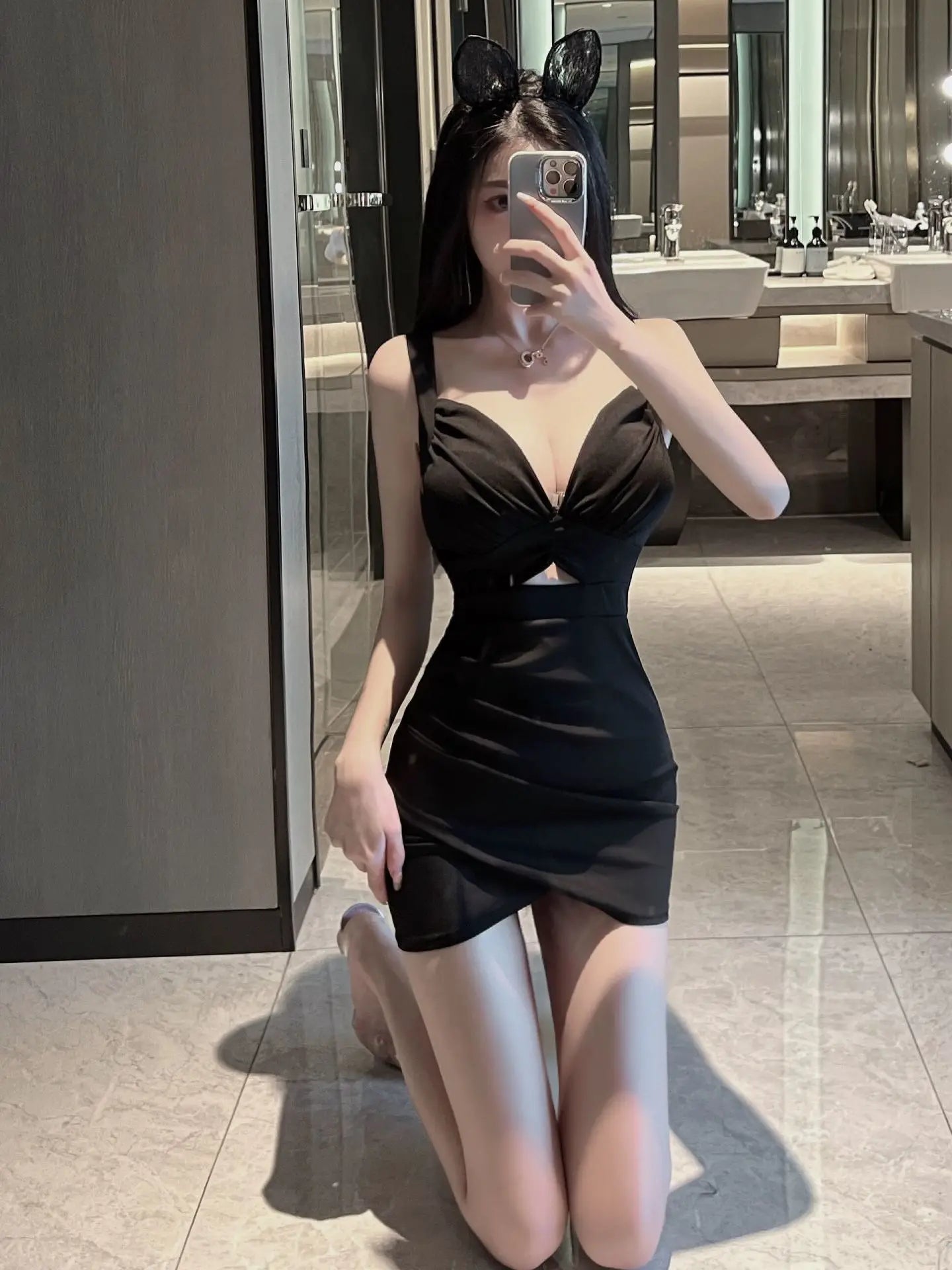 Frauen Sommer Knospe Solide Leibchen Falten Brust Wickelkleid Sexy Hohl Tief Neue Süße V-ausschnitt Dünne Hosenträger Kleid Reife SAU8