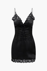 Camisole-Minikleid mit Spitzenschnürung vorne und V-Ausschnitt
