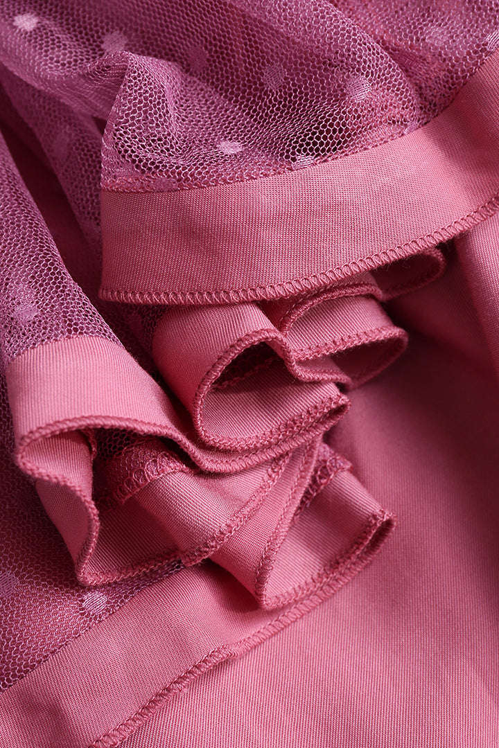 Minikleid mit Rüschen und Spitzenbesatz 