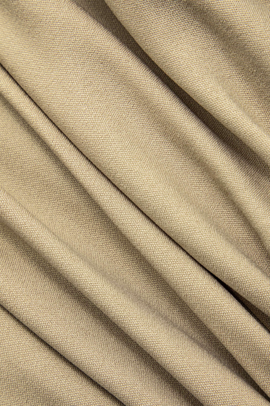Gerüschtes, schulterfreies Midikleid 