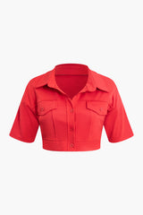 Set aus kurzärmligem Crop-Shirt und Minirock 