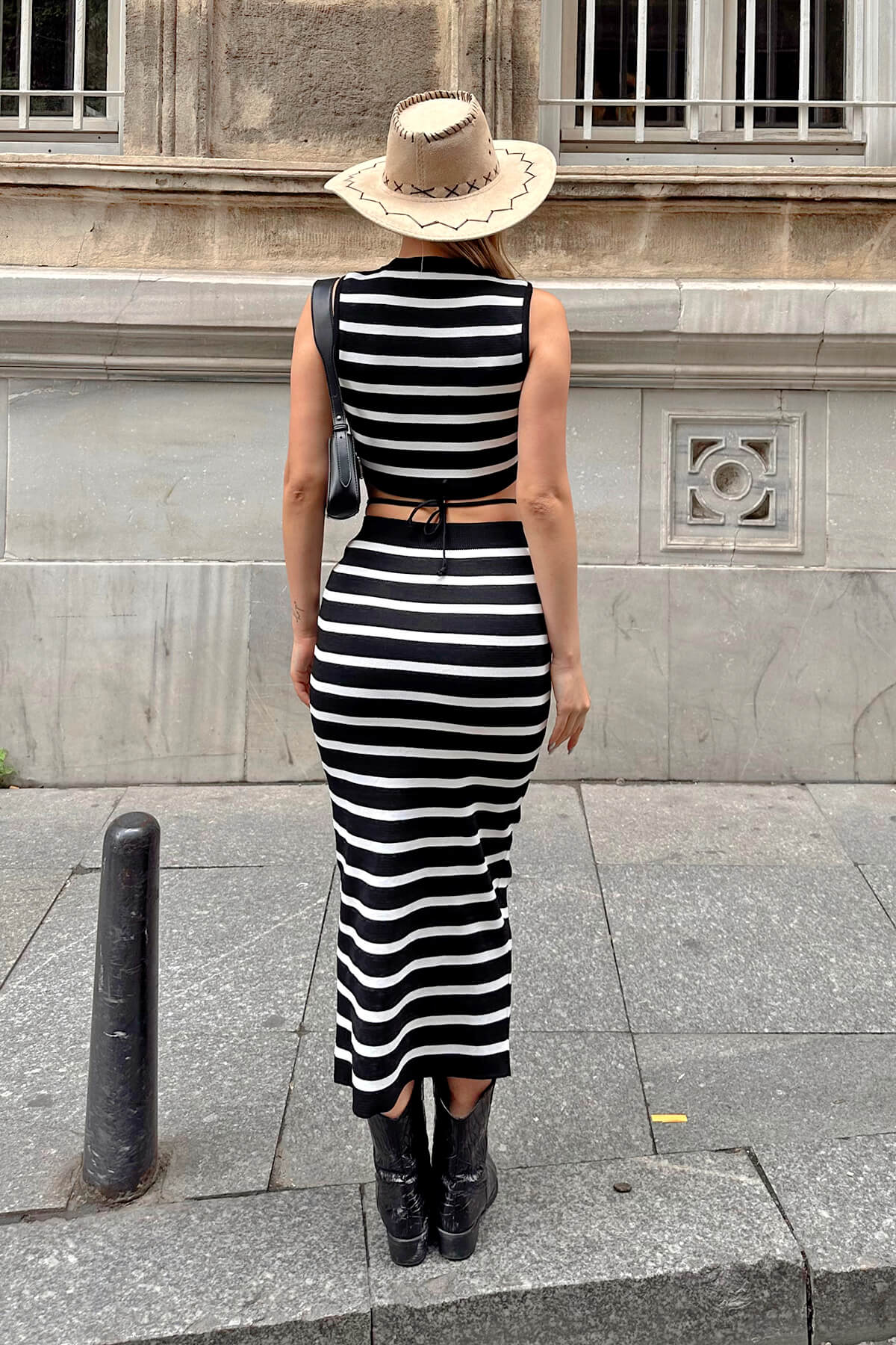 2024 New Fashion Dress Woman Style  Black Striped Bias Tie Crop-Skirt Women's Bottom-Top Knitwear Set